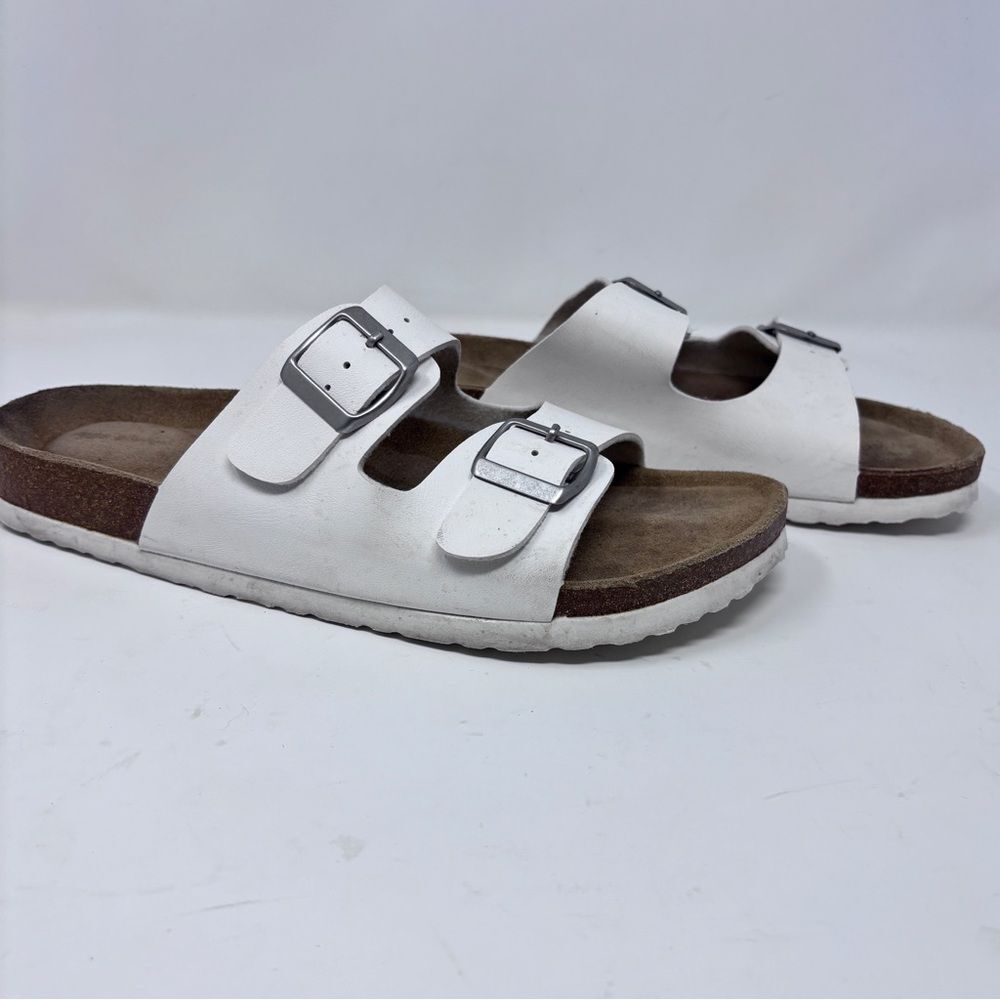 Cushionaire Lane White Leather Sandals - Size 10M - Gently Used, with Box - Picture 4 of 9